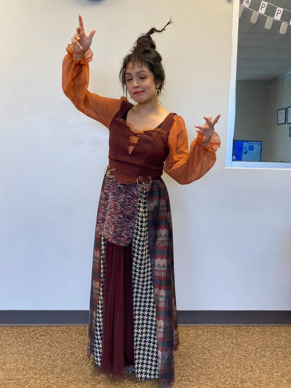 Adult Mary Sanderson Costume - Hocus Pocus - Picture 3 of 3